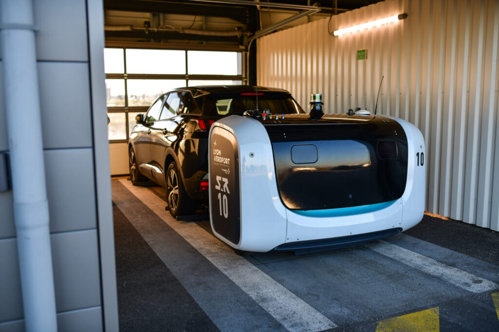 Robô manobrista estaciona carros em aeroportos da Europa - Fotos - R7  Tecnologia e Ciência